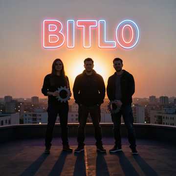 Bitlo - Куплет 1:
Ваня — боец, с огнём внутри,
За своих ст...