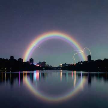 Bitlo.ru - The city lights paint shadows on your face