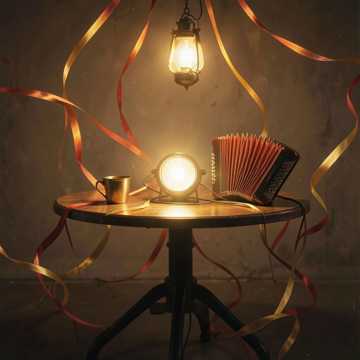 Bitlo - За дружеской беседой
Мы время провели,
Заветов дед...