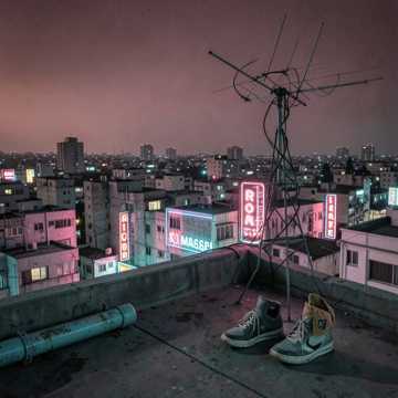 Bitlo.ru - Дворы гудят, и лето липнет к кедам,