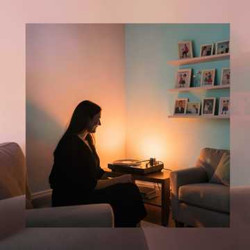 Bitlo - Перишка
Куплет 1:
Её зовут Перишка, красавица она,...