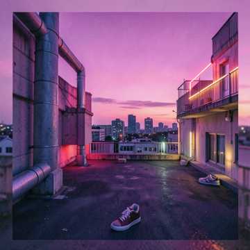 Bitlo.ru - Дворы гудят, и лето липнет к кедам,